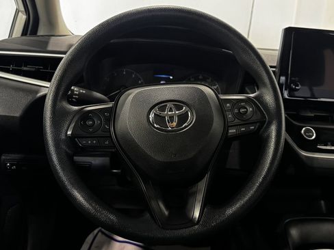 Used 2023 Toyota Corolla LE FWD image 4