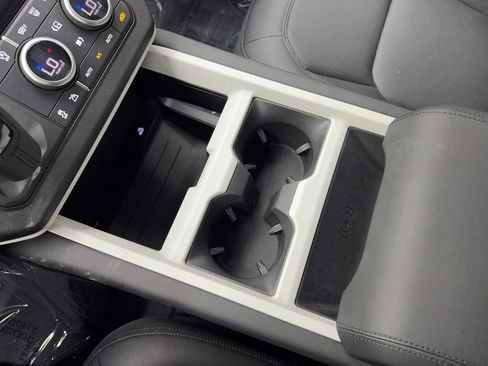 Used 2025 Land Rover Defender 110 S image 68