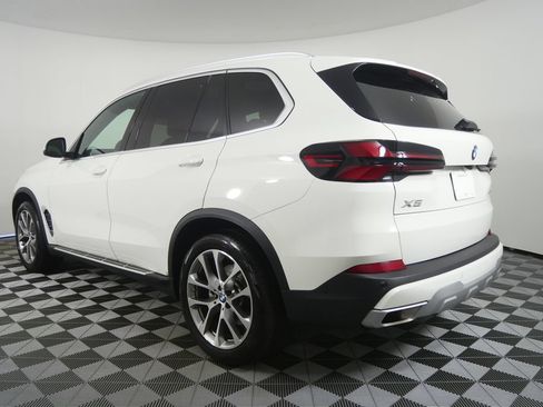 Certified 2026 BMW X5 sDrive40i w/ Climate Comfort Package RWD image 3