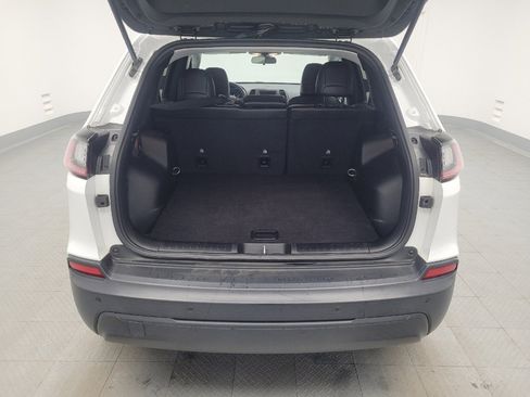 Used 2020 Jeep Cherokee Latitude Plus image 29