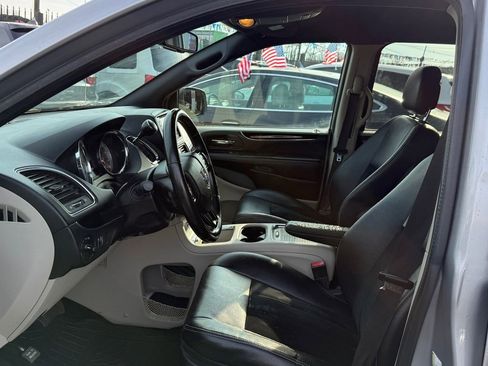 Used 2018 Dodge Grand Caravan SXT image 10