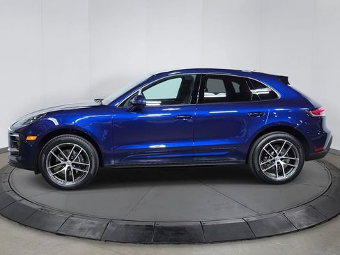 Certified 2025 Porsche Macan image 2