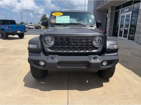 Used 2025 Jeep Wrangler Unlimited Sport AWD/4WD image 5