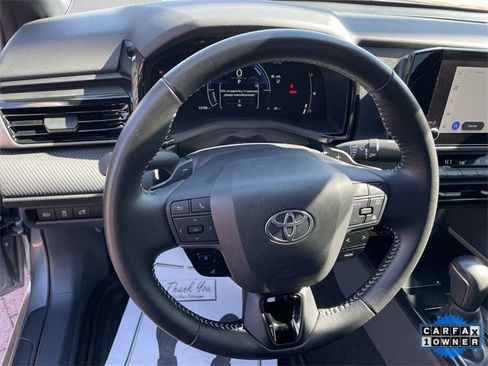 Used 2025 Toyota Camry SE image 11