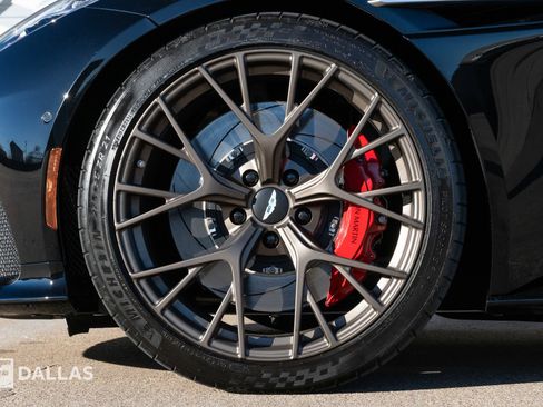 Used 2024 Aston Martin DB12 Coupe image 8