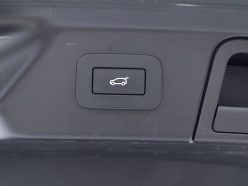 Used 2023 Land Rover Range Rover Velar R-Dynamic S image 11