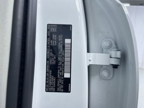 Certified 2024 Volvo XC90 B6 Plus image 25