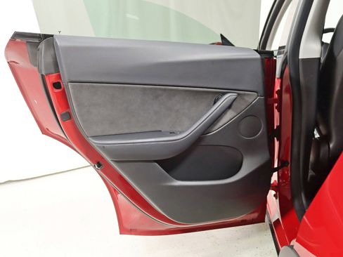 Used 2021 Tesla Model Y Long Range image 35