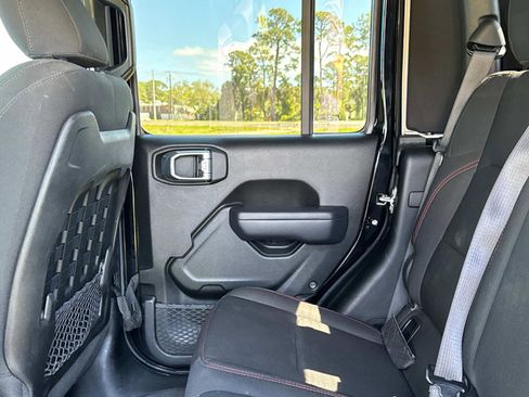 Used 2022 Jeep Gladiator Rubicon w/ LED Lighting Group AWD/4WD image 16