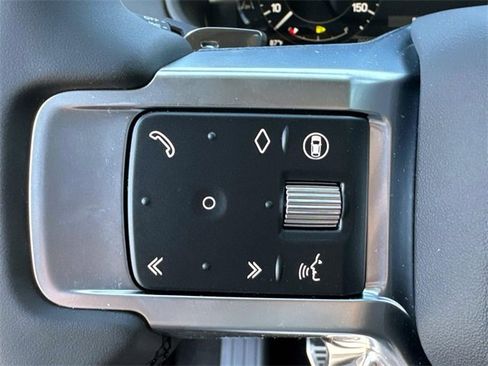 New 2025 Land Rover Discovery Dynamic SE image 29