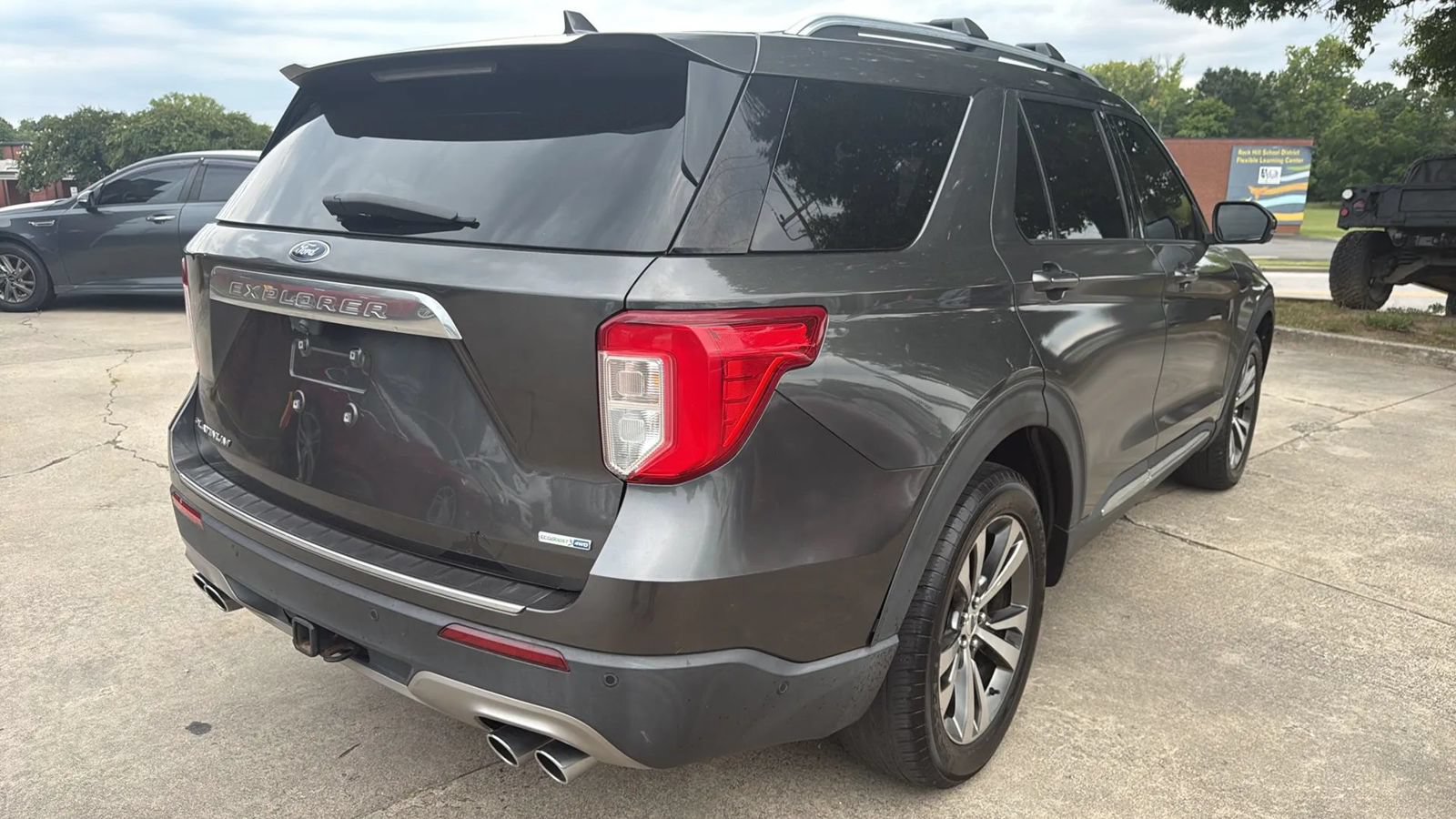 Used 2020 Ford Explorer Platinum w/ Premium Technology Package AWD/4WD image 5