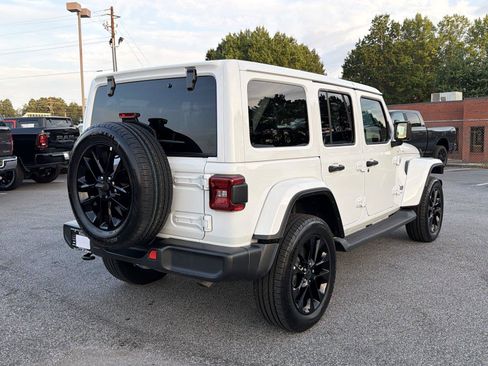 Used 2025 Jeep Wrangler Unlimited Sahara AWD/4WD image 5