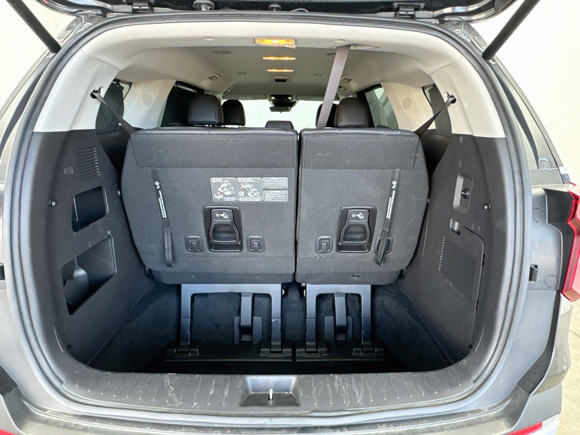 Used 2025 Kia Carnival EX FWD image 17