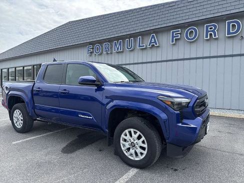 Used 2024 Toyota Tacoma SR5 AWD/4WD image 1