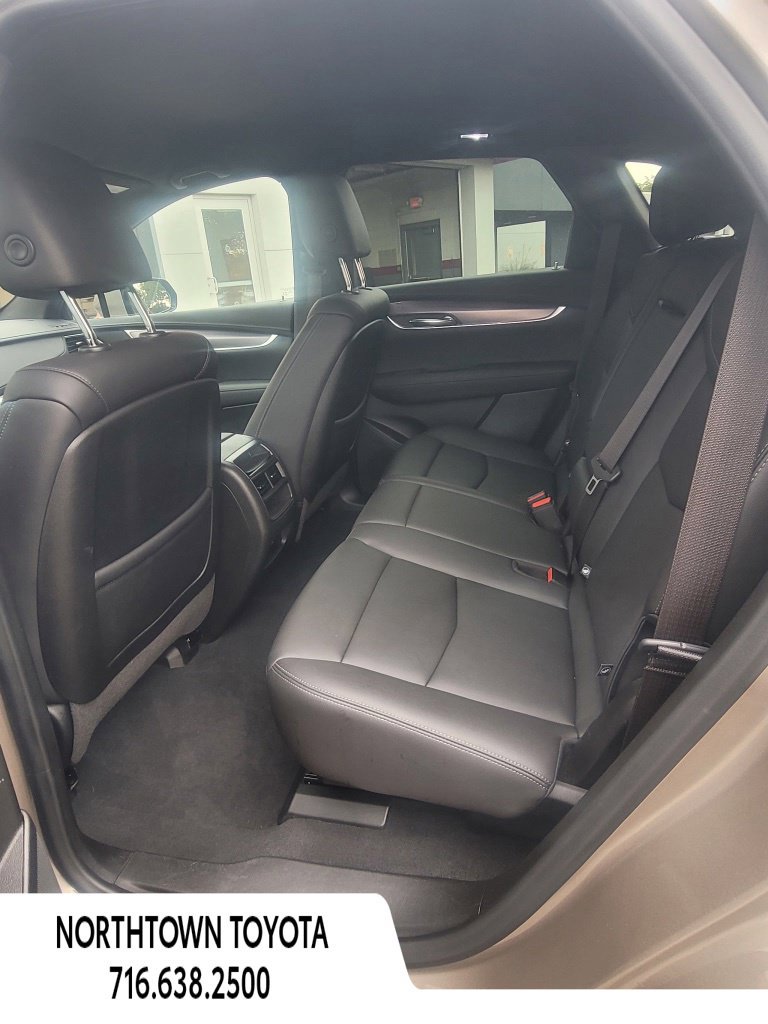 Used 2022 Cadillac XT5 Luxury w/ LPO, Floor Liner Package AWD/4WD image 17