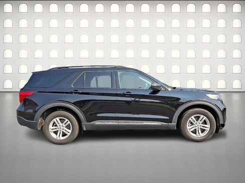 Used 2023 Ford Explorer XLT AWD/4WD image 8