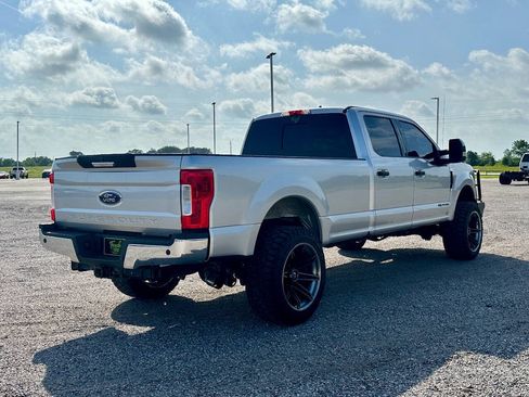 Used 2019 Ford F250 XLT w/ XLT Premium Package AWD/4WD image 8