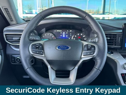 Used 2024 Ford Explorer XLT w/ Equipment Group 202A image 7