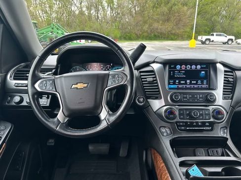 Used 2019 Chevrolet Suburban Premier AWD/4WD image 13
