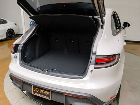 Used 2024 Porsche Macan AWD/4WD image 51