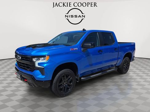 Used 2025 Chevrolet Silverado 1500 LT Trail Boss w/ Convenience Package II AWD/4WD image 1