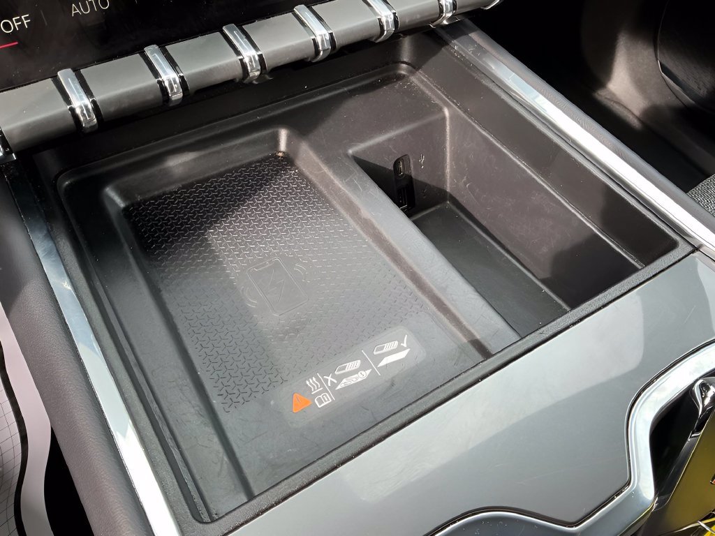 Used 2025 GMC Acadia Elevation FWD image 23