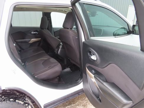 Used 2018 Jeep Cherokee Latitude w/ Comfort & Convenience Group image 26