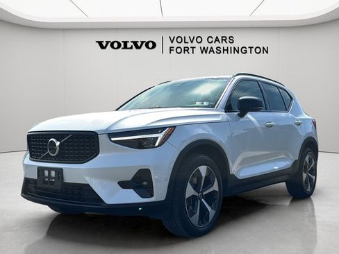 Certified 2024 Volvo XC40 B5 Plus w/ Climate Package image 1
