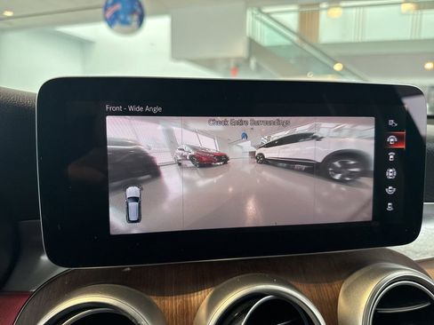 Used 2020 Mercedes-Benz GLC 300 4MATIC image 38