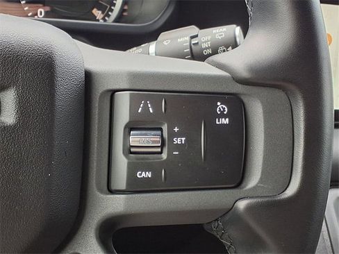 Used 2023 Land Rover Defender 110 X-Dynamic SE image 14