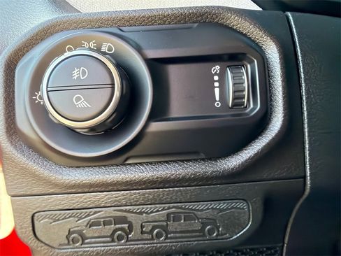 Used 2025 Jeep Gladiator Sport image 22