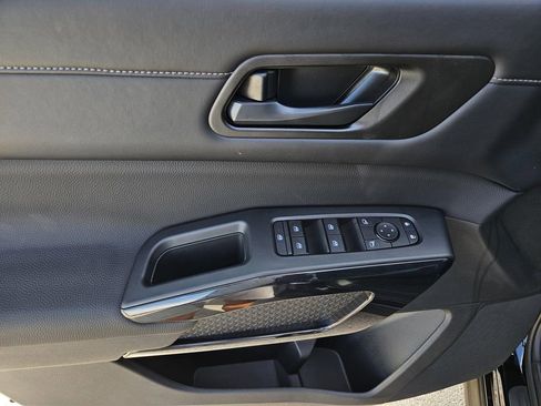 New 2025 Nissan Pathfinder S image 13