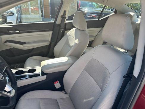 Used 2025 Nissan Altima 2.5 SV FWD image 24