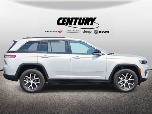 Used 2024 Jeep Grand Cherokee Limited w/ Trailer Tow Package image 2