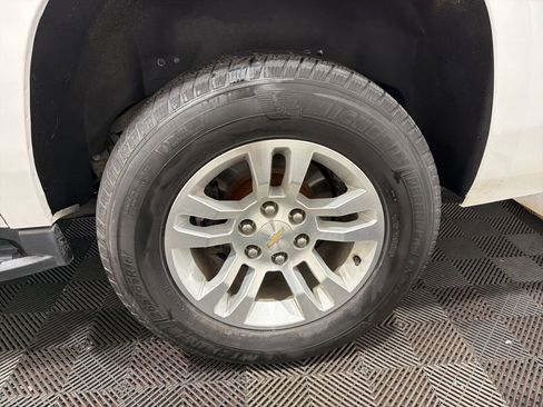 Used 2020 Chevrolet Suburban LT image 33