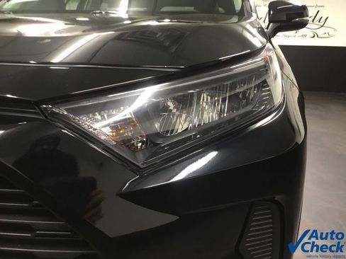 Used 2019 Toyota RAV4 LE image 17