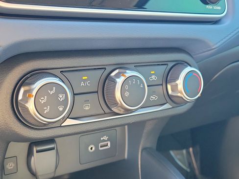 New 2025 Nissan Versa SV w/ Trunk Package FWD image 20