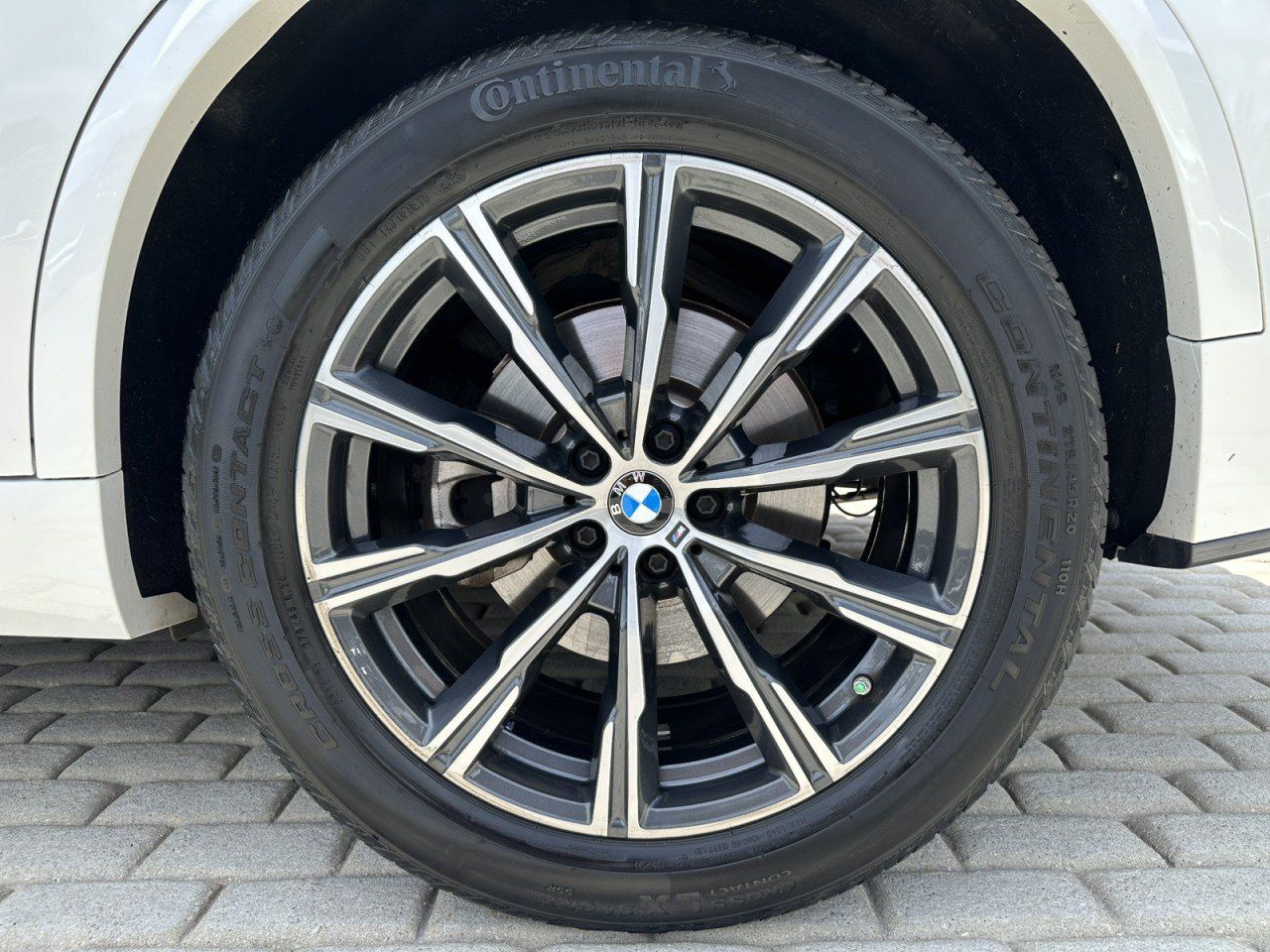 Used 2023 BMW X5 xDrive40i w/ M Sport Package AWD/4WD image 7