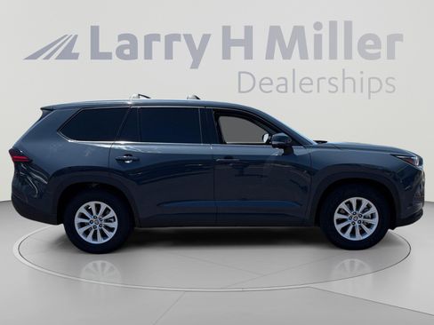 Used 2025 Toyota Grand Highlander AWD image 6
