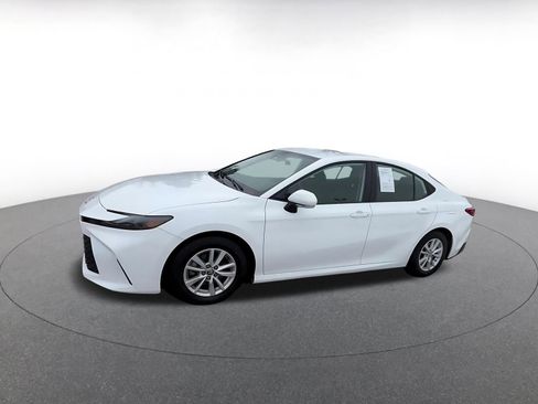 Used 2025 Toyota Camry LE image 8