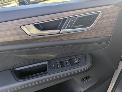 Used 2024 Volkswagen Atlas SEL Premium R-Line image 13