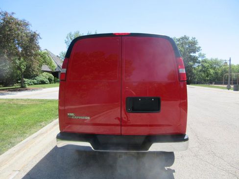 Used 2017 Chevrolet Express 2500 RWD image 11