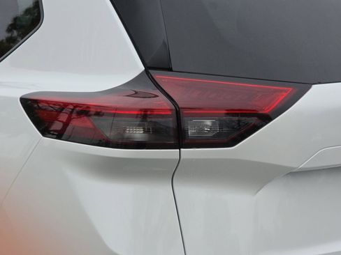 New 2026 Nissan Rogue SV w/ Cold Weather Package FWD image 31