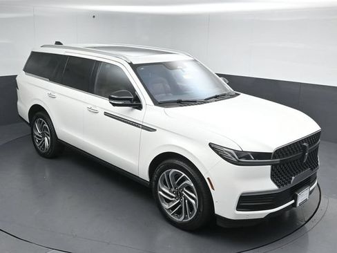 Certified 2025 Lincoln Navigator Reserve AWD/4WD image 47