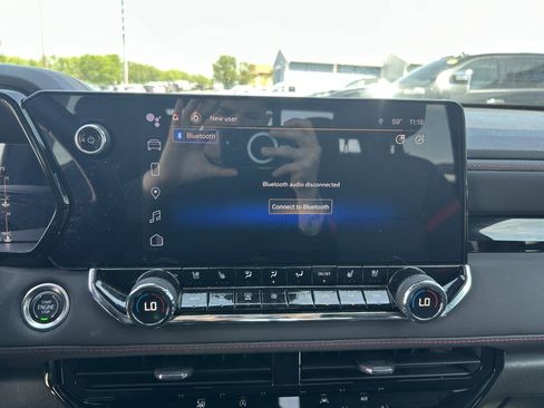 Used 2023 Chevrolet Colorado Z71 w/ Z71 Convenience Package 2 image 9