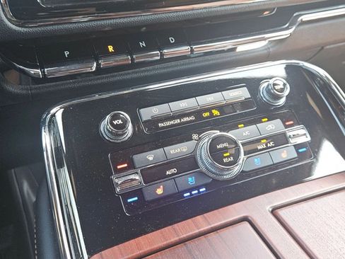 Used 2021 Lincoln Navigator Reserve w/ Luxury Package image 23