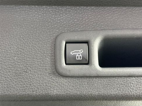 Certified 2025 Toyota Sienna XLE FWD image 39