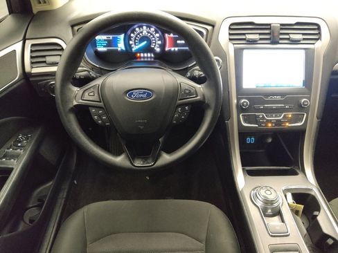 Used 2020 Ford Fusion SE FWD image 22