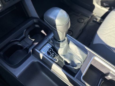 Used 2022 Toyota Tacoma TRD Sport image 23