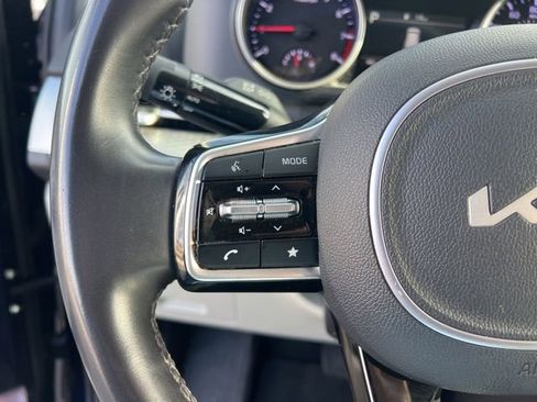 Certified 2024 Kia Carnival LX image 15